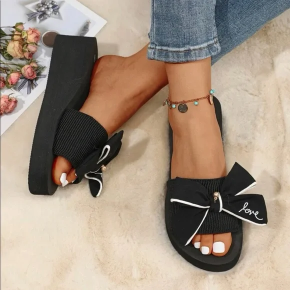 2/$30🔥🔥Bow Decor Slides - Picture 4 of 5